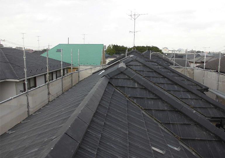 事例1：瓦屋根から金属屋根への葺き替え工事
