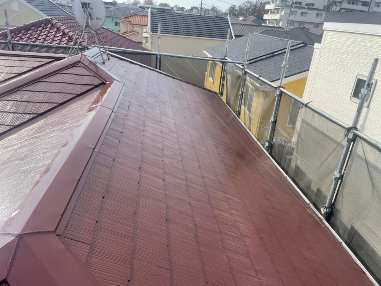 黒ずんだ屋根からピカピカの屋根に改修！