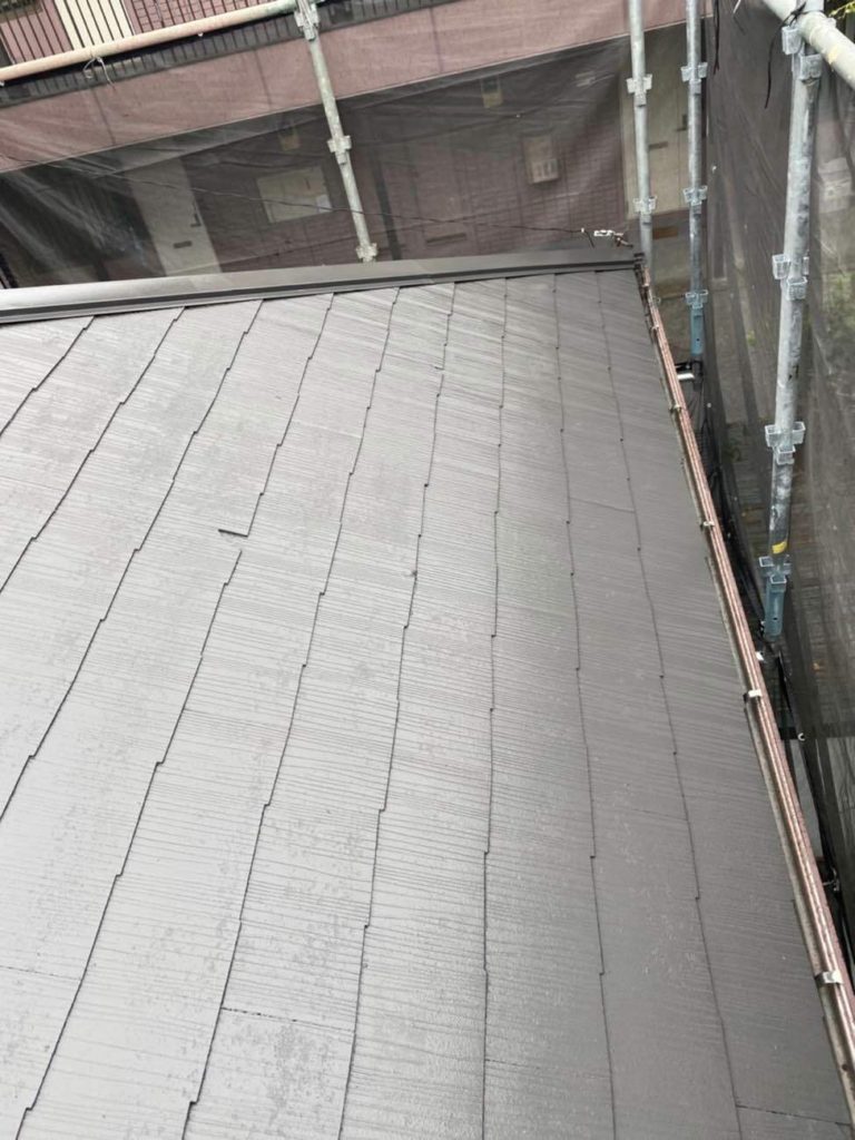 屋根塗装の下塗り作業の様子をご紹介！